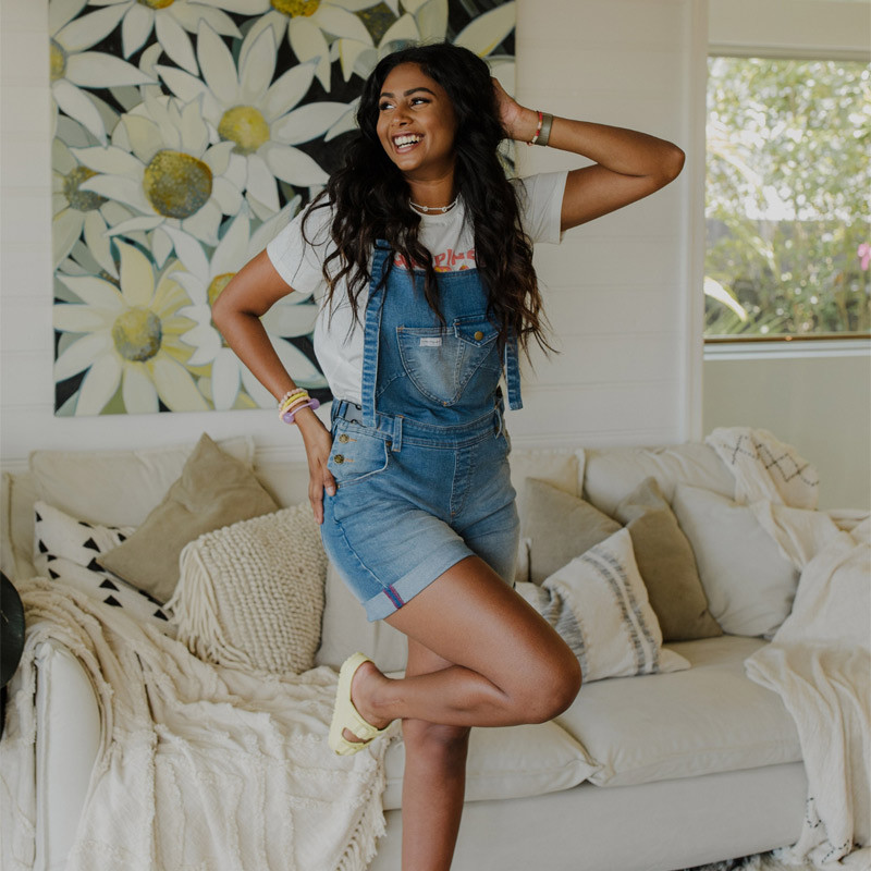 Salopette short de portage de Mamalila La Mumsie Classic shorty