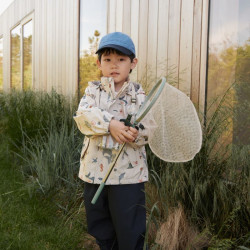 Enfant avec le Kit d’aventure Liewood - Ghita.