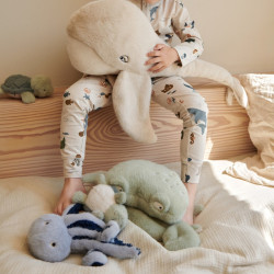 Enfant avec Peluche Pieuvre Binnie - Liewood
