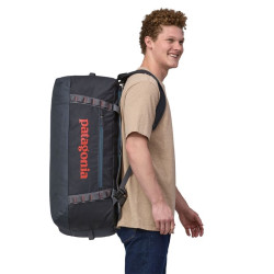 Homme avec Black Hole Duffel 70L - Patagonia