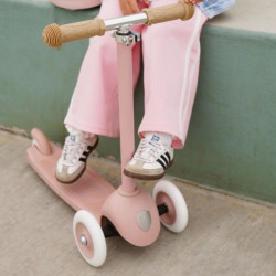 jambe de fille et Trotinette Vélo Enfant Eco - Banwood - Dusty Rose