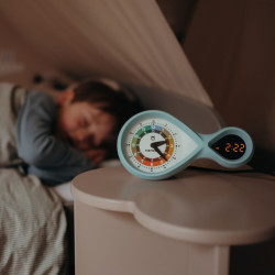 enfant qui dort avec Réveil éducatif Kidyalarm - Kidywolf - Menthe
