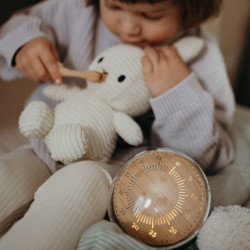 enfant avec doudou et Minuteur pour enfant Kidytimer - Kidywolf