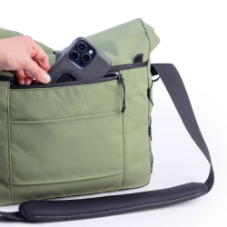 poche pour smartphone de Besace rolltop Norrebro - Mero Mero - Cypress Green