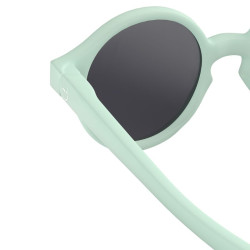 gros plan sur Lunettes de soleil pour les bébés - D Sun Baby d’Izipizi - Aqua Green
