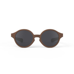 Lunettes de soleil pour les bébés - D Sun Baby d’Izipizi - Chocolate de face