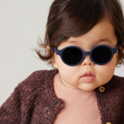 enfant ave Lunettes de soleil pour les bébés - D Sun Baby d’Izipizi - Denim Blue