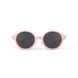 Lunettes de soleil pour les bébés - D Sun Baby d’Izipizi - Pastel Pink de face