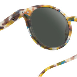 Lunettes de soleil pour les enfants - D Sun Junior d’Izipizi - Blue Tortoise  gros plan