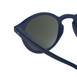 gros plan sur Lunettes de soleil pour les enfants - D Sun Junior d’Izipizi - Navy Blue