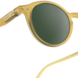 gros plan de Lunettes de soleil pour les enfants - D Sun Junior d’Izipizi - Yellow Honey
