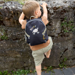 garçon avec Sac à dos crèche -Tiny Outdoor - Lässig - Nuage / Bleu foncé