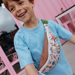 enfant qui rit avec Petit sac Banane - Hello Hossy - San Francisco