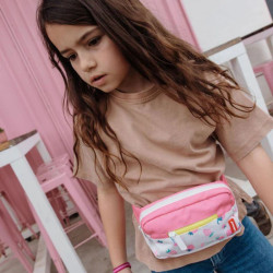 fille avec Petit sac Banane rectangulaire - Hello Hossy - Bery Bloom