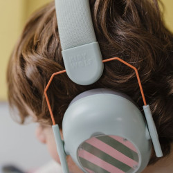 enfant qui porte Casque antibruit Kidynoise - Kidywolf - Bleu