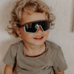enfant avec Lunettes de soleil Plany - Hello Hossy - Troy