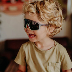 petit enfant avec Lunettes de soleil Plany - Hello Hossy - Troy