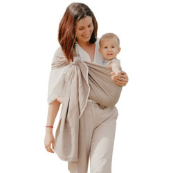 femme qui marche avec Porte bébé Sling Sergé Brisé - Néobulle - Beige sable
