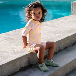 Combinaison bébé anti-UV - Lassig - Motif damier rose/jaune