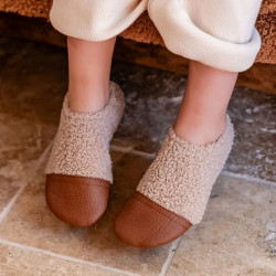 Chaussons souples intérieur enfant - Les Pas Petits - Les petites bouclettes - Noisette
