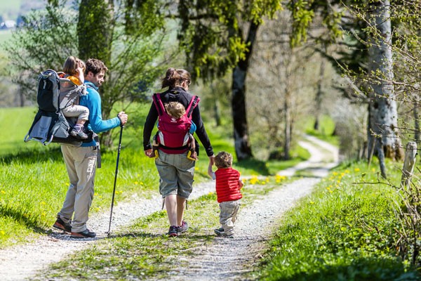 Comment bien choisir son porte-bébé de randonnée ?