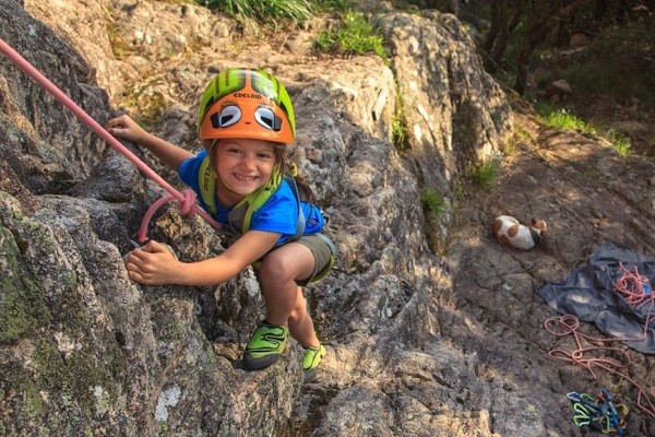 Les enfants et l'escalade : misez sur le jeu avant tout !