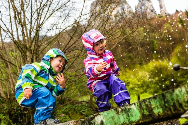 Veste de pluie enfant, comparatif de 5 vestes - Les Petits Baroudeurs