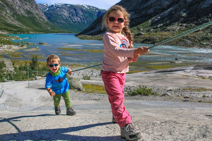 Norvege-randonnee-famille-glacier