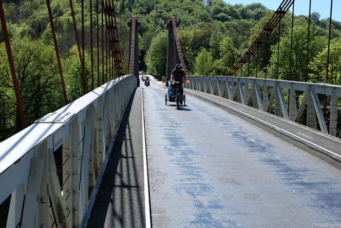 Tour-des-bauges-velo-famille-Pont-abime