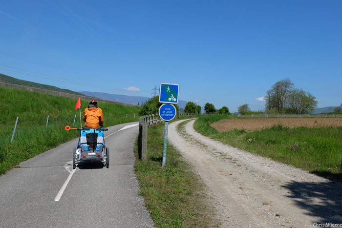 Tour-des-bauges-velo-famille-piste-cyclable