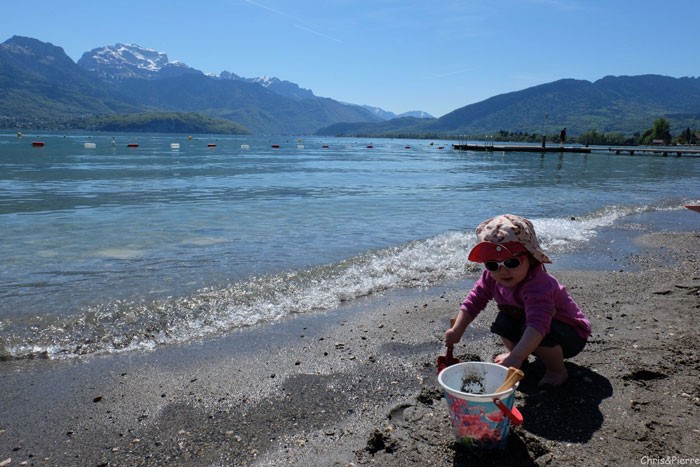 Tour-des-bauges-velo-famille-plage-lac-Annecy