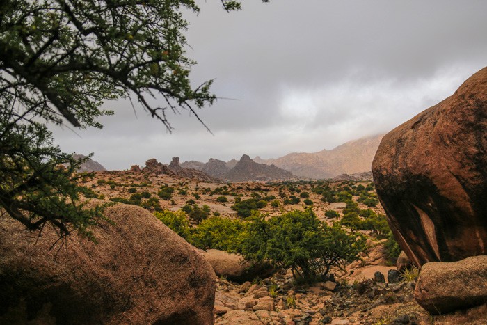 Voyage-famille-Maroc-anti-Atlas-granite-rouge-Tafraout