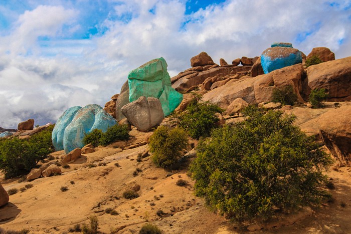 Voyage-famille-Maroc-anti-Atlas-roches-peintes-Tafraout