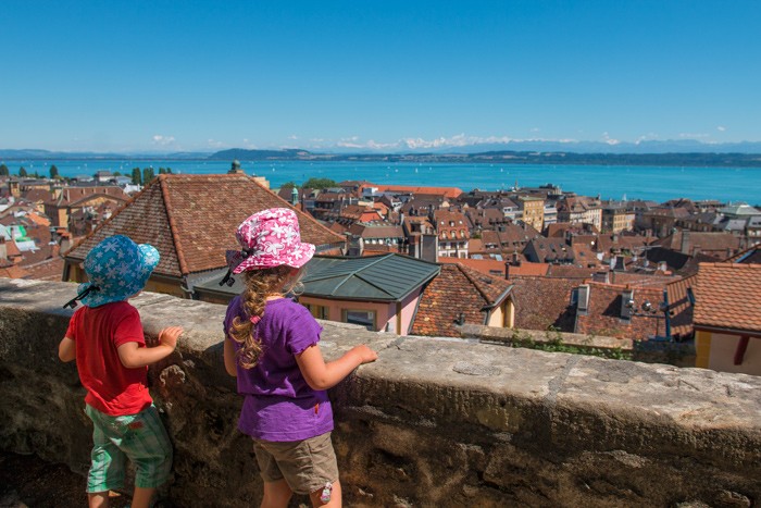 Tour du lac à vélo - visite Neuchatel