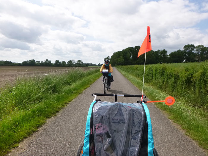 la voie verte est une véritable piste cyclable à travers champ, idéale pour rouler tranquille en famille