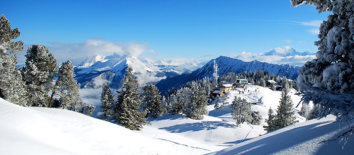 vue sur la station de la Sambuy au-dessus d'Annecy