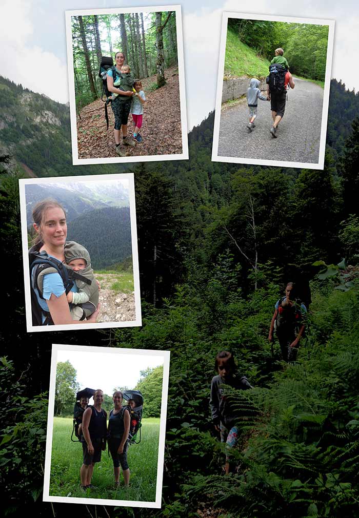 le portage de trois enfants durant les randonnées en famille