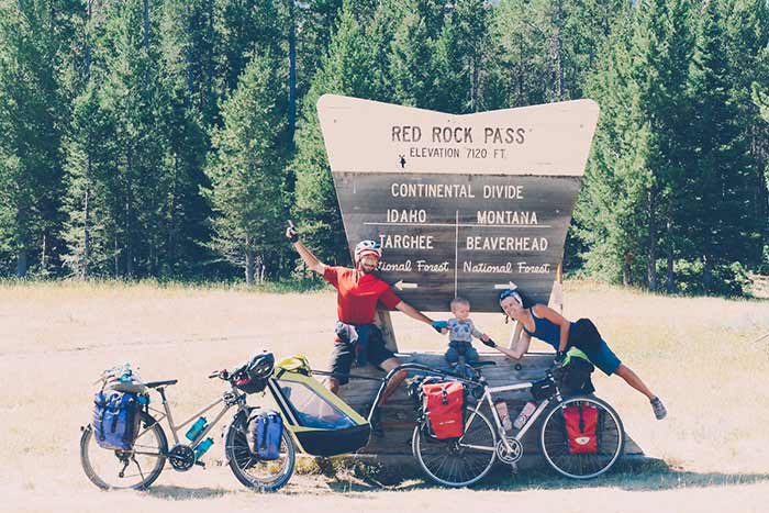 olivier gaudin et sa famille au col de red rock sur le tracé de la great divide mountain bike route