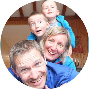 photo de famille avec deux enfants