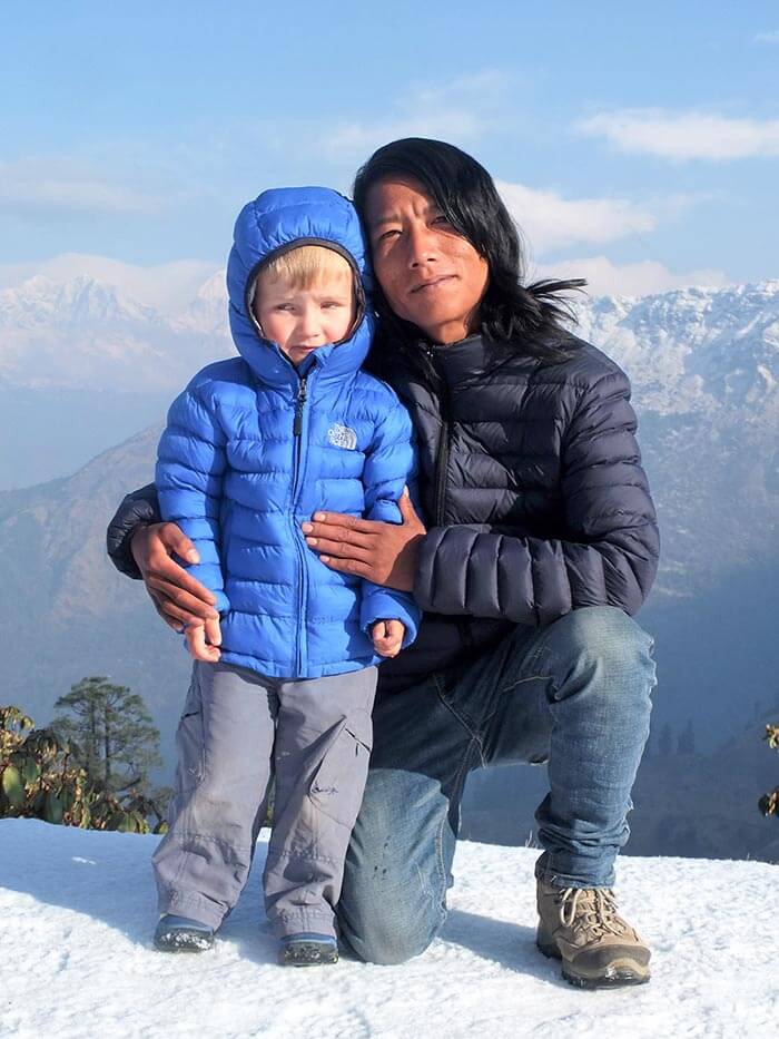 enfants et habitant d'un village au Népal