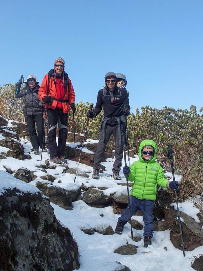 famille sur un trek au Népal