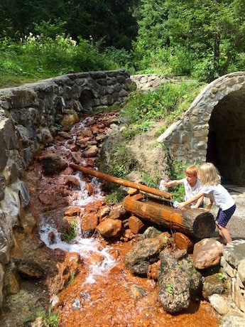 enfant randonnée balade dents du midi rivière ocre 