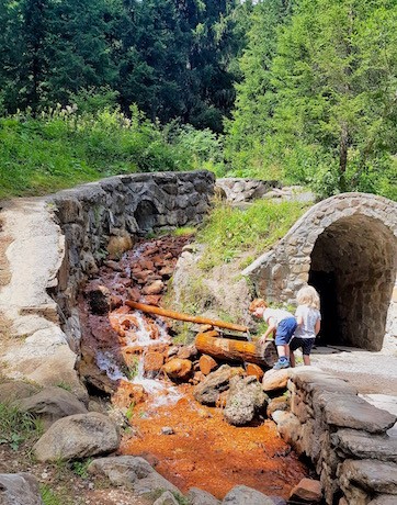 enfant randonnée balade dents du midi rivière ocre 