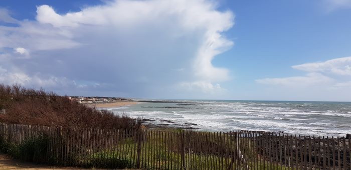 Littoral ensoleillé en vendée et balade à vélo