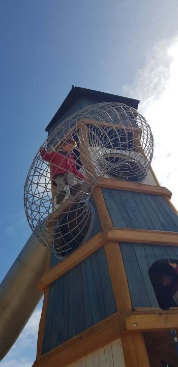 Aire de jeux pour enfants toboggan