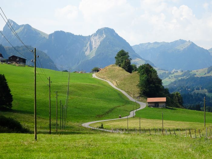 Suisse à vélo en famille paysage