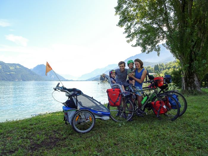 Suisse à vélo en famille lac paysage