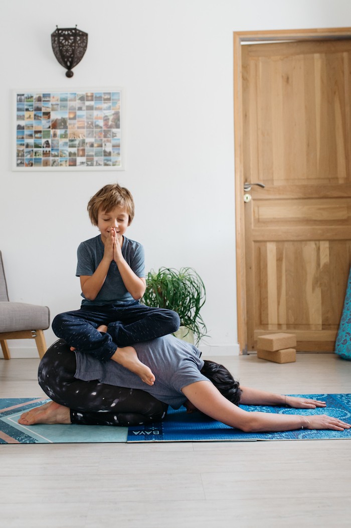 Posture yoga parent et enfant