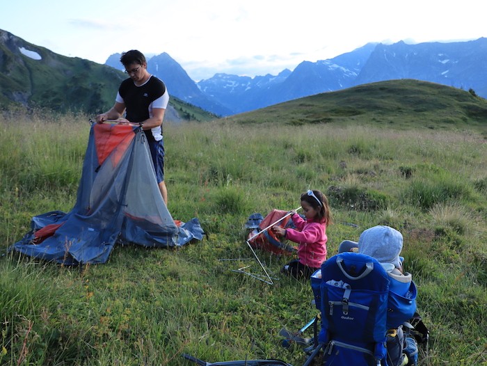 montage du bivouac en famille