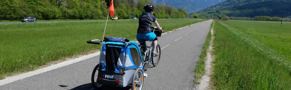 Tour du massif des Bauges à vélo et remorque enfant